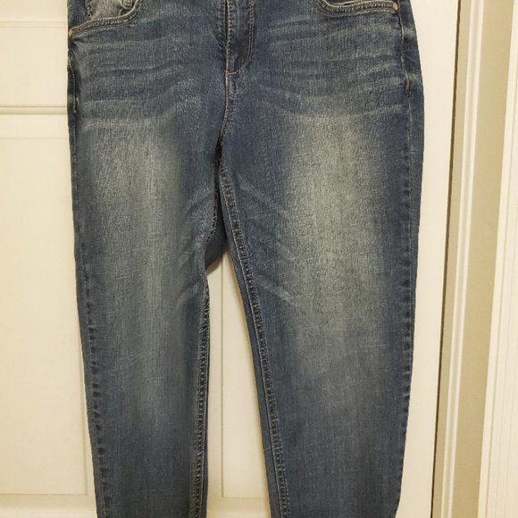Capri Jeans Size 8 - Picture 2 of 4